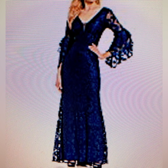 Betsy Adam velvet evening gown - Picture 6 of 6